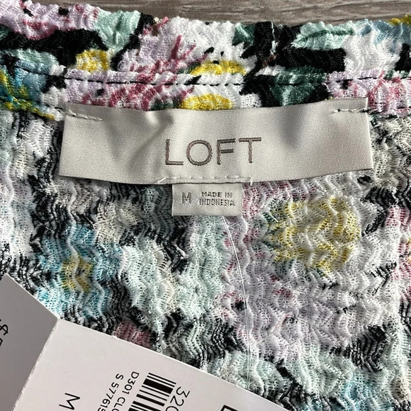 NWT LOFT Floral Shirred Puff Sleeve Top M - Picture 15 of 16